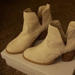 Ankle boots